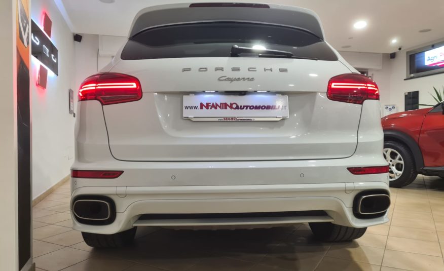 Porsche Cayenne 3.0 Platinum Edition tiptronic